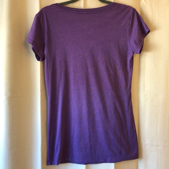 V-neck graphic tee - Picture 2 of 4